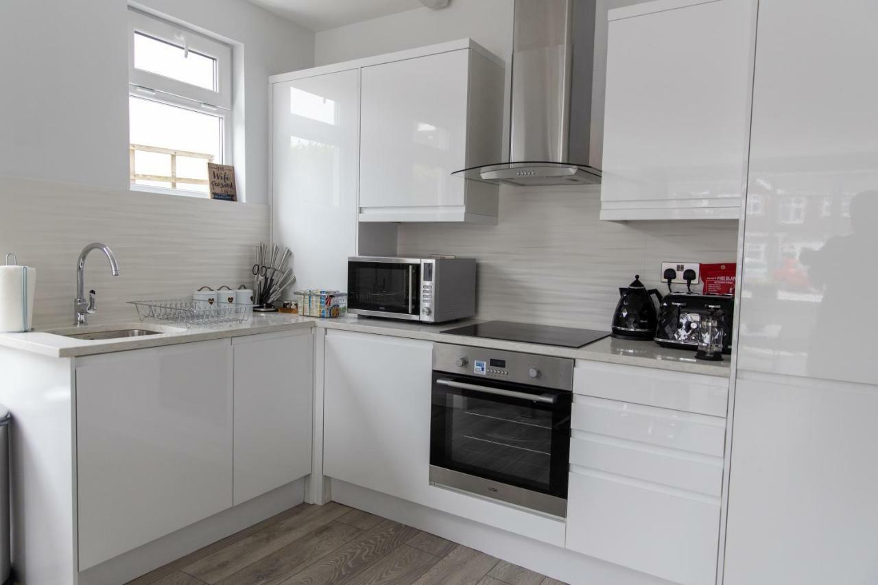London Northwick Park Serviced Apartments By Riis Property Хароу Екстериор снимка