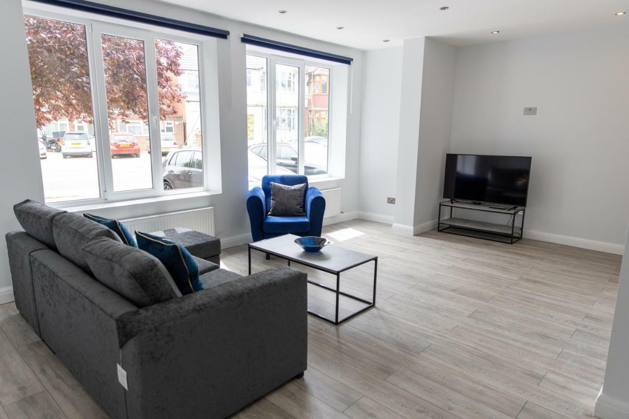London Northwick Park Serviced Apartments By Riis Property Хароу Екстериор снимка